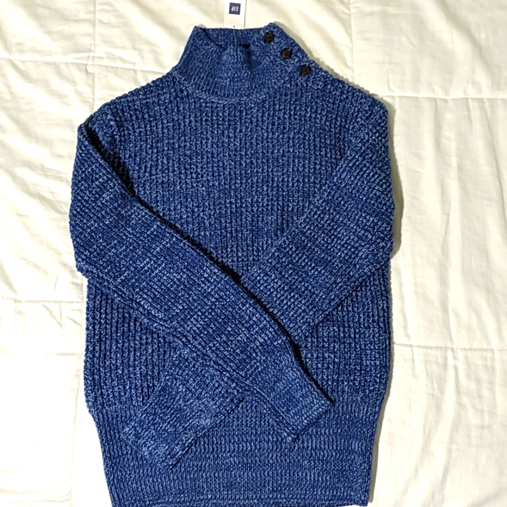 Gap sweater
